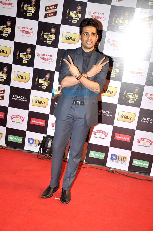 shahrukh madhuri varun grace mirchi music awards 28