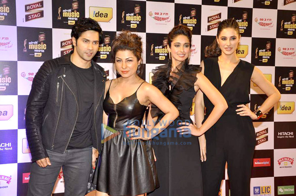 shahrukh madhuri varun grace mirchi music awards 4