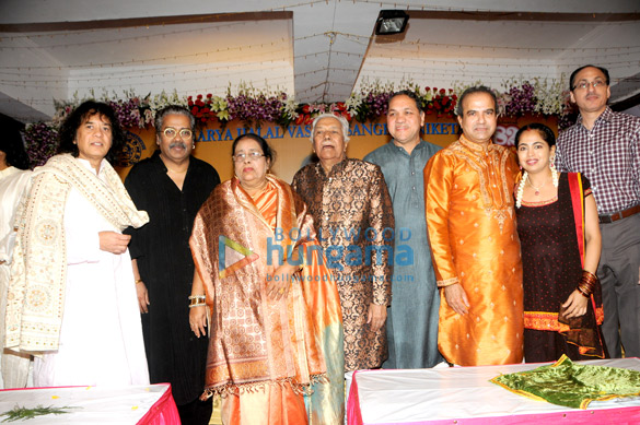 ustad ghulam mustafa khan honored at the 14th vasantotsav 10
