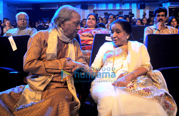 celebs grace marathi tarkas 100th show 18