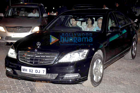 aamir snapped driving his new mercedes s class in mumbai 2
