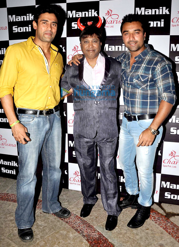 celebs grace manik sonis birthday bash at kino cottage 4