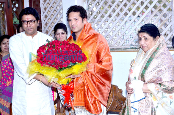 lata mangeshkar sachin tendulkar honoured by raj thackeray 3
