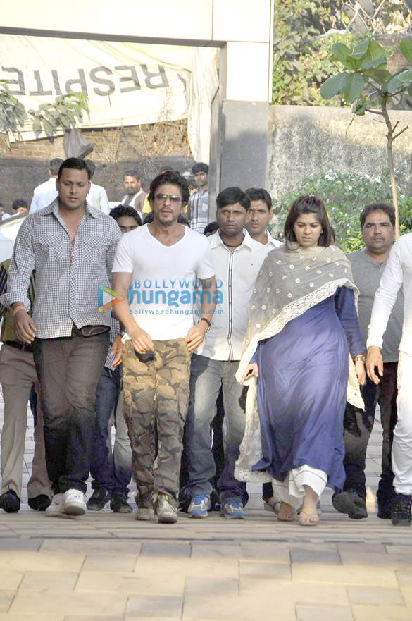celebs attend bobby chawlas funeral 10