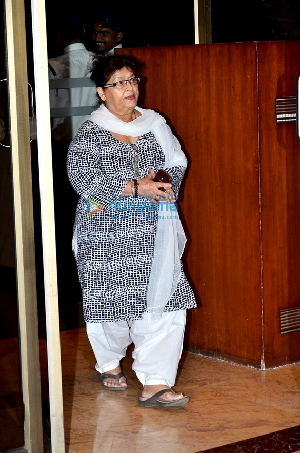 celebs attend bobby chawlas prayer meet 20