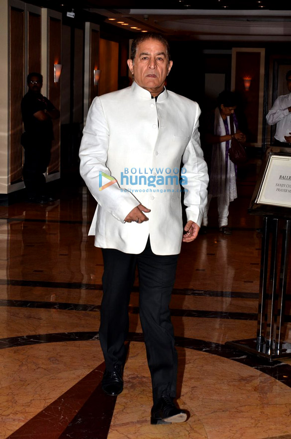 celebs attend bobby chawlas prayer meet 13