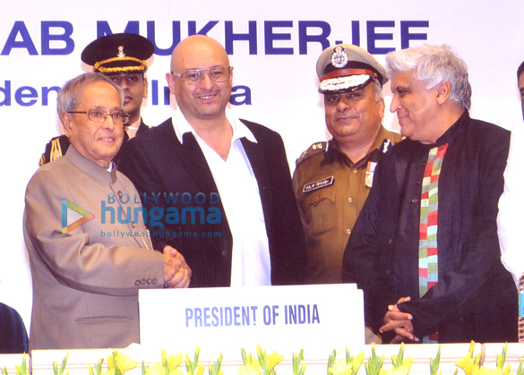 javed akhtar raju singh president pranab mukherjee at crpf anthem launch 3