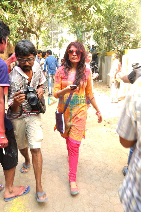 bappi lahiri celebrates holi 6