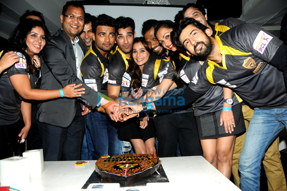 launch of sara khans team soorma bhopali for box cricket league 2