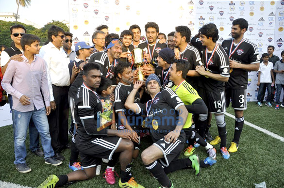 ranbir kapoor abhishek bachchan at all stars football charity match 3