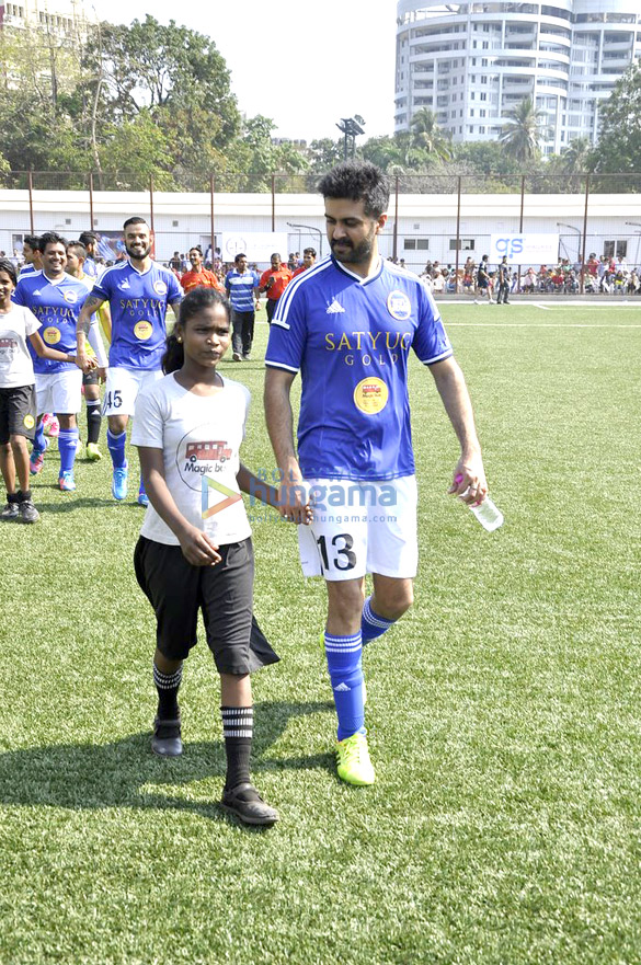 ranbir kapoor abhishek bachchan at all stars football charity match 19