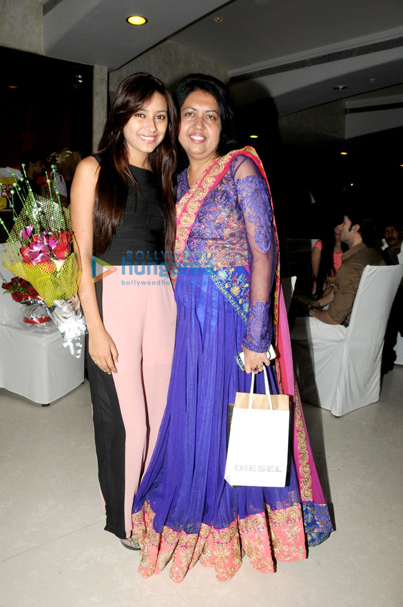 rohhit verma celebrates sister swati loombas birthday 31