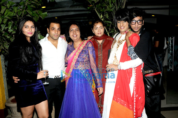 rohhit verma celebrates sister swati loombas birthday 3