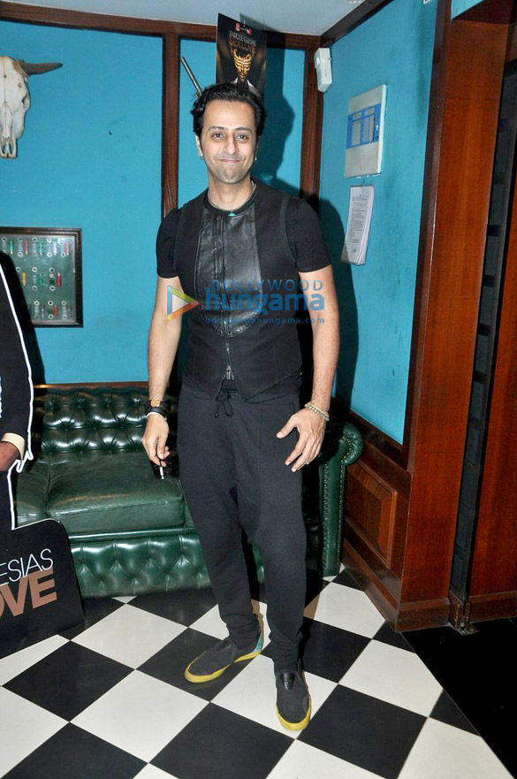 salim sulaiman talk about enriques song remix 5