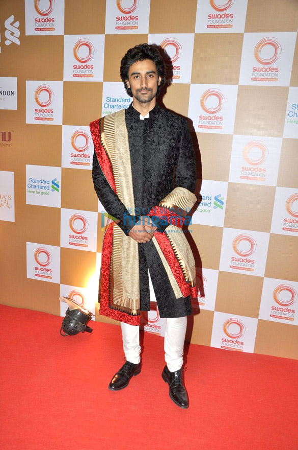 bachchans sonakshi bipasha grace swades foundations show 6