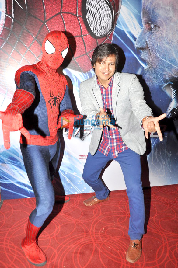 vivek oberoi meets spiderman at pvr 6