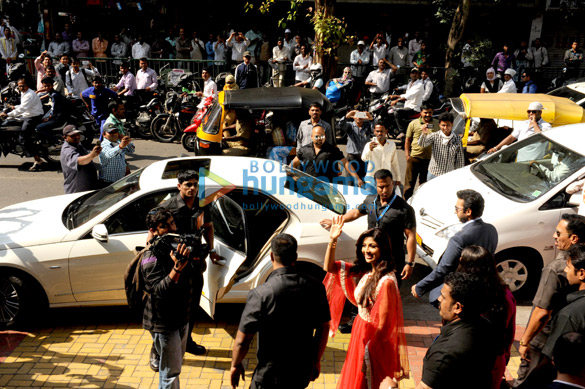raj shilpa shetty kundra launch satyug gold stores in pune 5