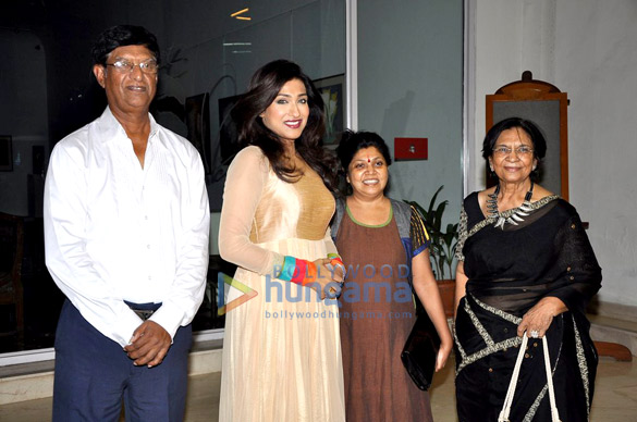 rituparna sengupta inaugurates 3 amigos art exhibition 3