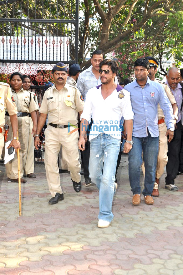 aamir srk bachchans others vote for lok sabha elections 2014 44