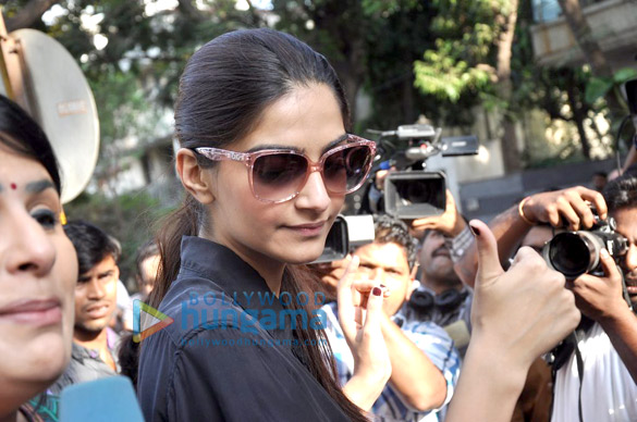aamir srk bachchans others vote for lok sabha elections 2014 31