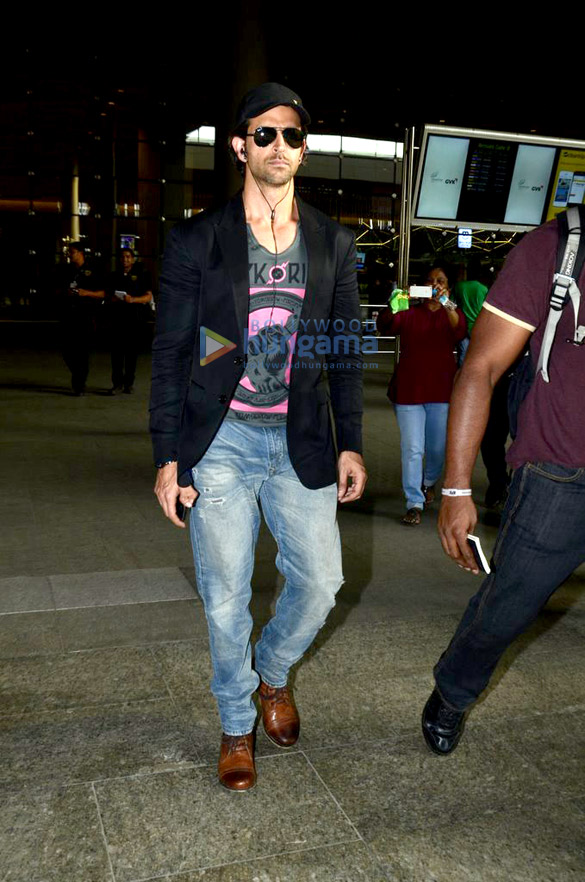 hrithik roshan snapped returning from iifa 2014 3
