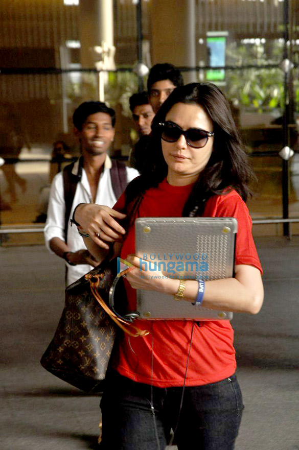 preity zinta snapped at the airport as she returns from ipl match 5