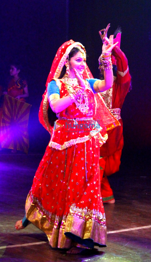 gracy singh performs for the cause of global warming 4