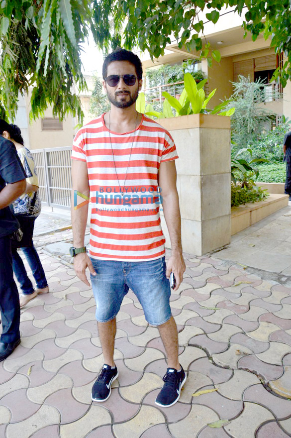 shahid kapoor snapped outside his new home 4