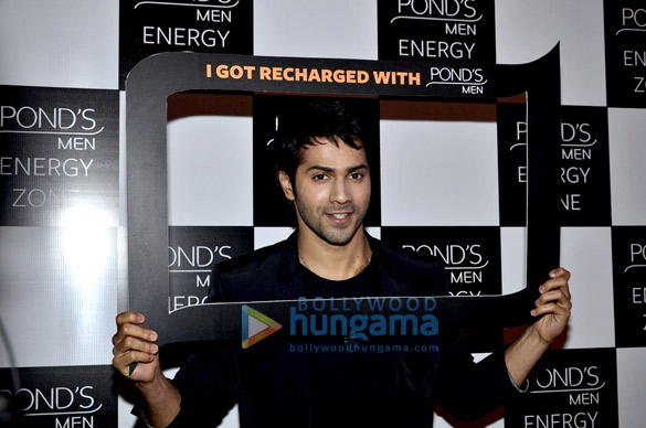 varun dhawan launches ponds men energy charge face wash 6