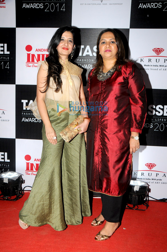hrishita bhatt walks for tassel awards 2014 26