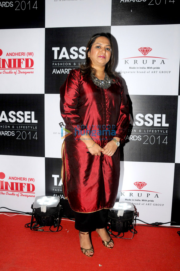 hrishita bhatt walks for tassel awards 2014 16