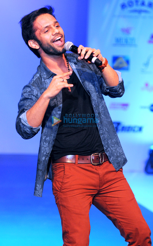 hrishita bhatt walks for tassel awards 2014 8