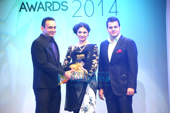 hrishita bhatt walks for tassel awards 2014 3