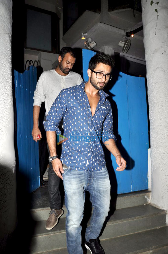 shahid kapoor snapped outside olive in bandra 2