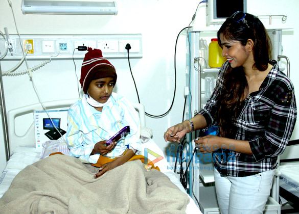tanisha singh visits the tata memorial cancer ward to celebrate mothers day 7