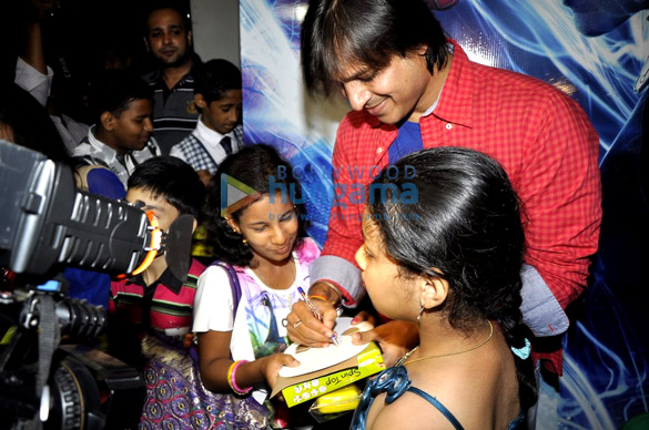 vivek oberoi graces the special screening of the amazing spiderman 2 6