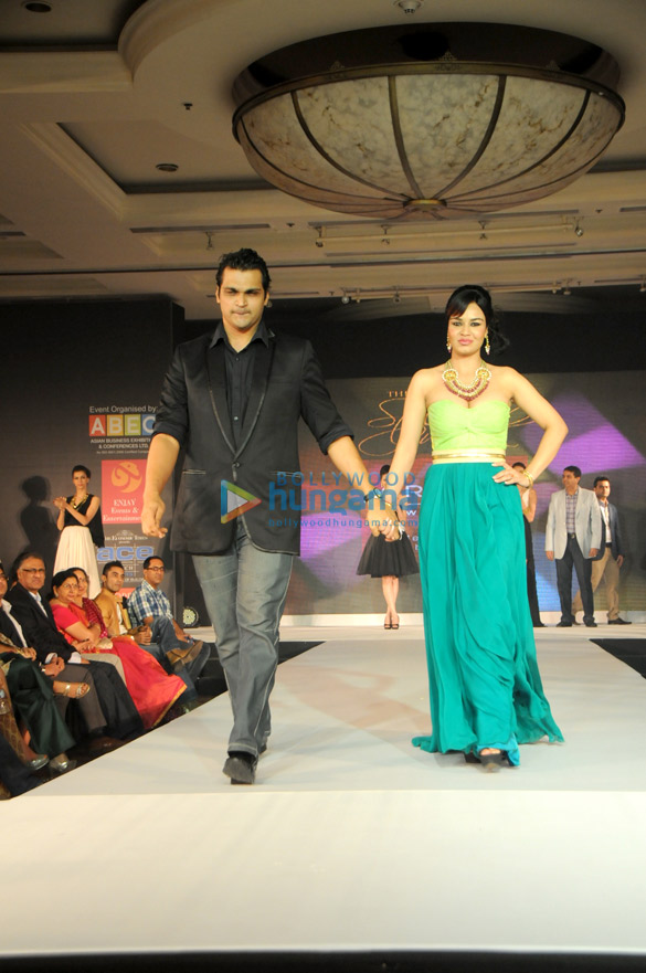 kavita varma walks the ramp for popular fashion shows 6