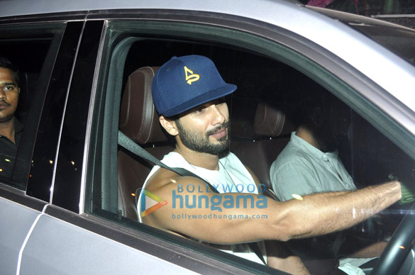 shahid kapoor snapped at a suburban multiplex 2