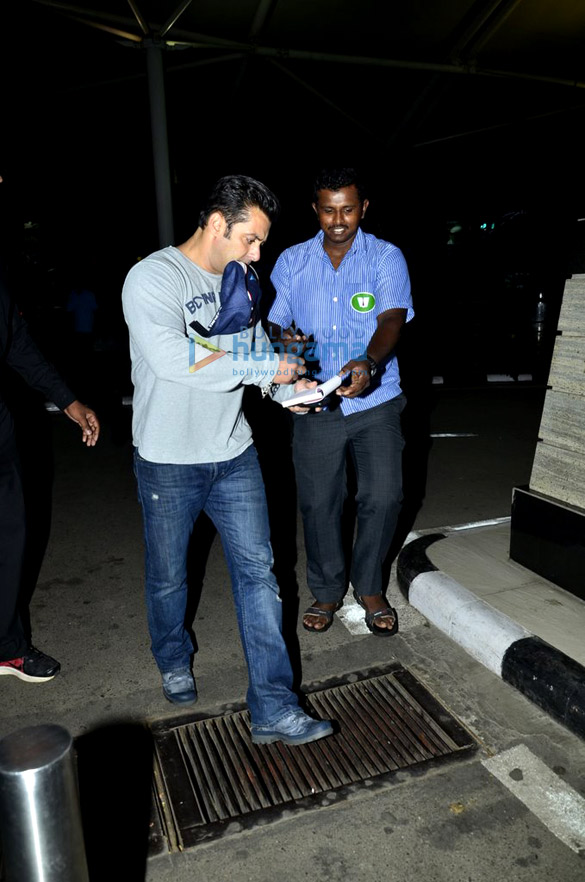 salman khan returns from modis swearing in ceremony 7