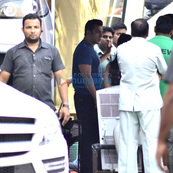 salman khan snapped as he meets a special child at mehboob studio 6