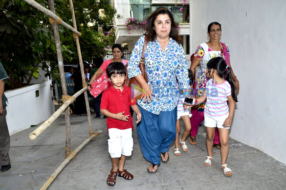 farah khan snapped with her kids 5