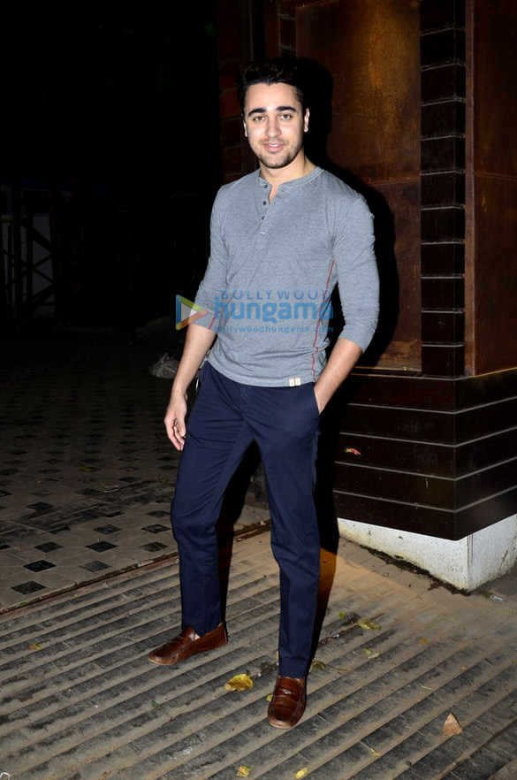 imran khan snapped after his wife delivers a baby girl 6