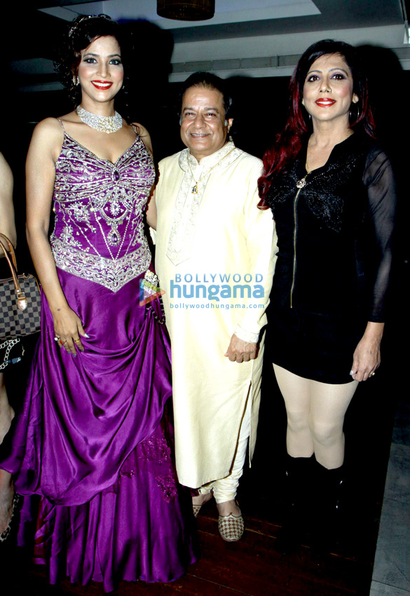 tanisha singh celebrates her birthday with friends 10