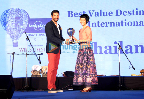 celebs grace the lonely planet magazine india travel awards 2014 13