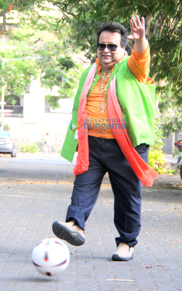 bappi lahiri launches life of football song video for fifa 11