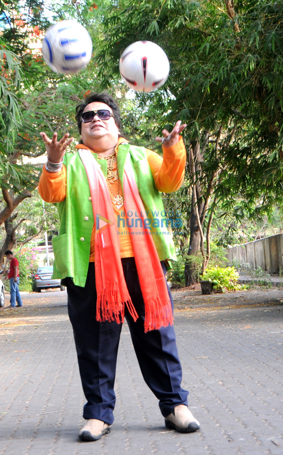 bappi lahiri launches life of football song video for fifa 6