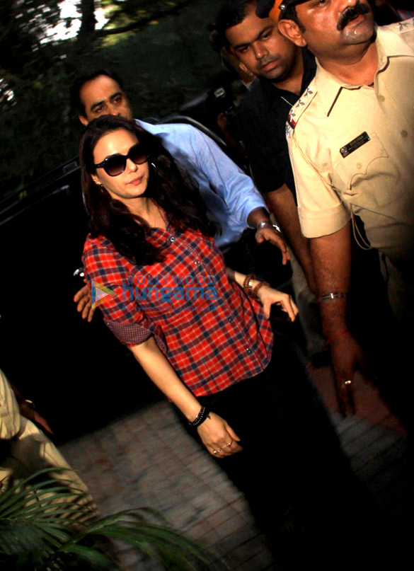 preity zinta snapped after giving her statement to mumbai police 4