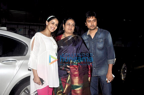 riteish hosts a special screening of lai bhaari for family friends 10