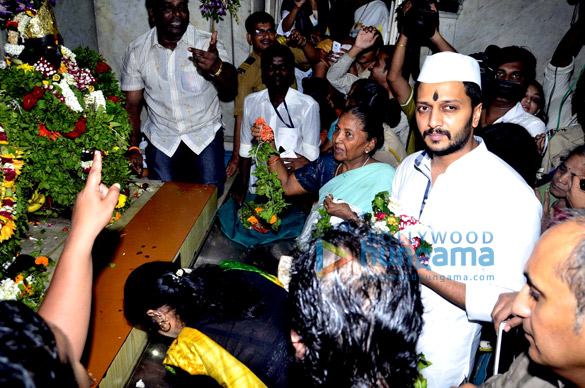 riteish deshmukh visits vithal mandir for lai bhaari 4