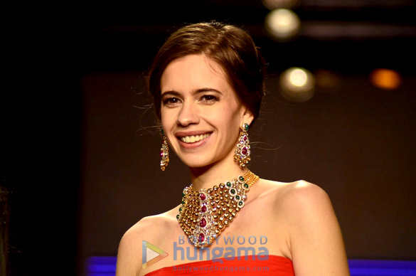 kalki koechlin walks for jewels by preeti at iijw 2014 7